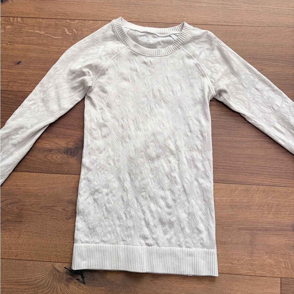 Lululemon Tee - Picture 1 of 3